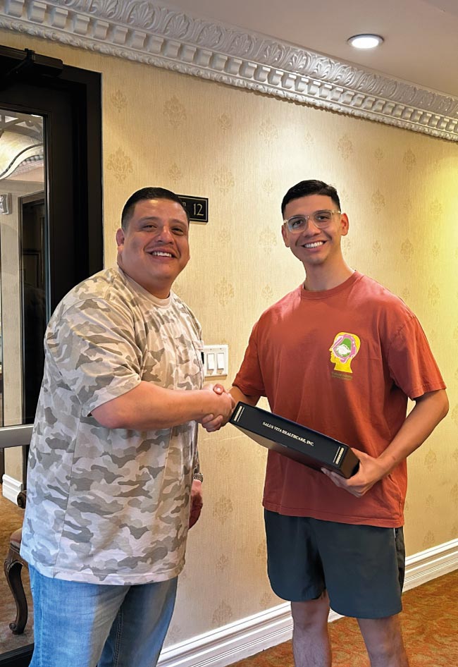 Pro Business Solutions owner Marcelo Umanzor Blanco shaking hands with a satisfied client after completing a successful business formation process in Los Angeles.